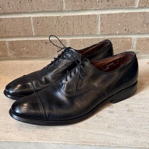 SOLD Allen Edmonds mens 10 D black solid leather Park Avenue cap toe dress